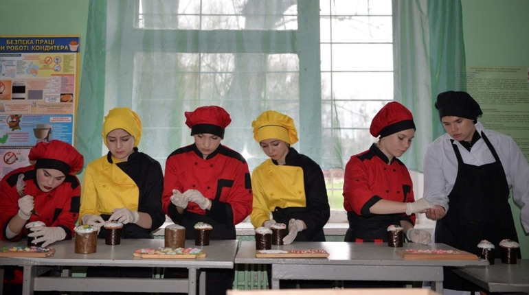 Команда катеру "Сміла" отримає великодні гостинці від смілян