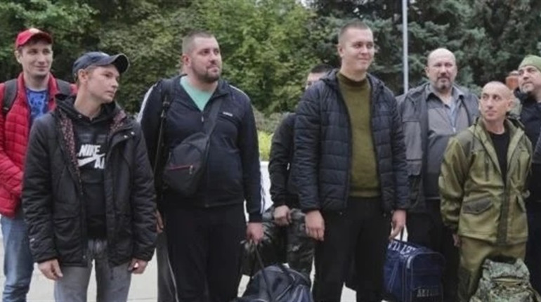У Мелітополь масово привозять новомобілізованих: без форми та спорядження