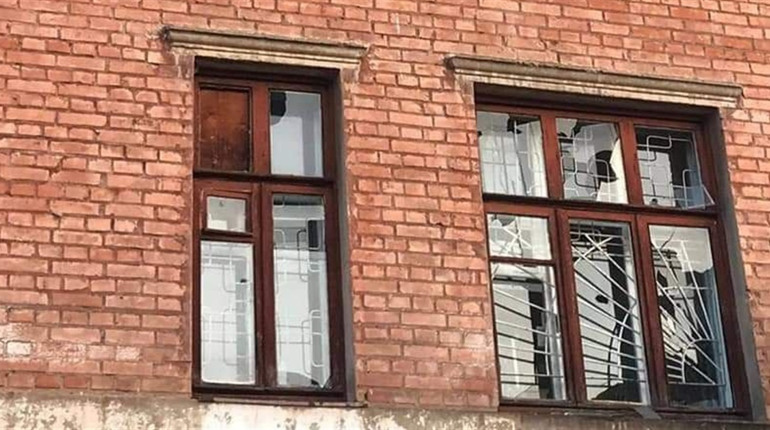 З важкої артилерії та «Градів» по Нікопольщині: російська армія обстрілює мирні населені пункти
