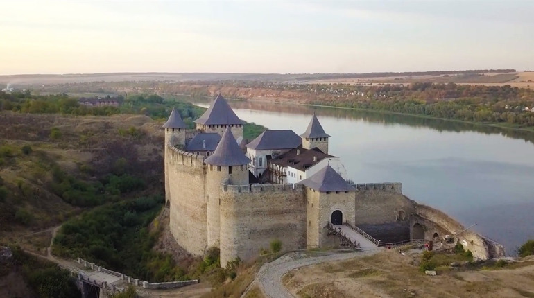 Зберегли лікарню та залучили 80 мільйонів грантових коштів: як розвивається Хотинська громада