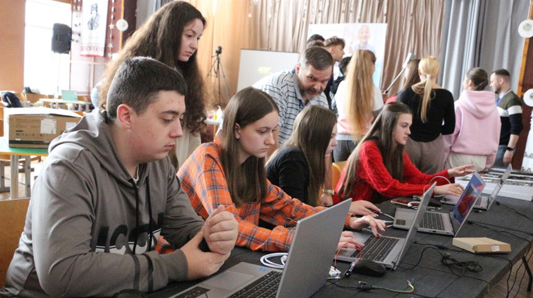 Технічна освіта — не тренд, а потреба часу: як ДонНТУ формує інженерне майбутнє України