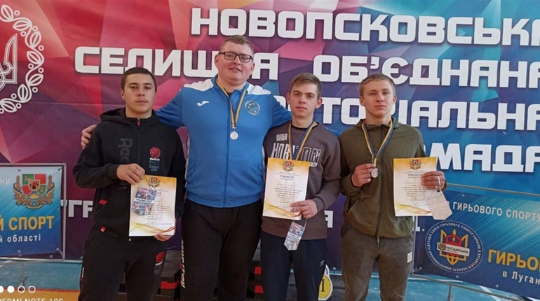 Гирьовики зі Сватівщини повернулися з чемпіонату області з перемогами: які місця вибороли