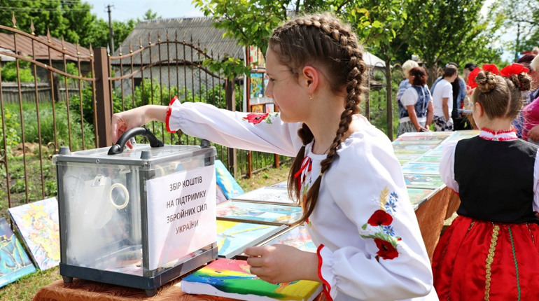 Як мешканці селища Вороніж донатили на ЗСУ (фото)