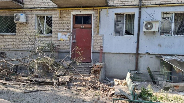 Рашисти зруйнували вже 2700 будинків на Миколаївщині. З області евакуйовано майже 22 тисячі осіб
