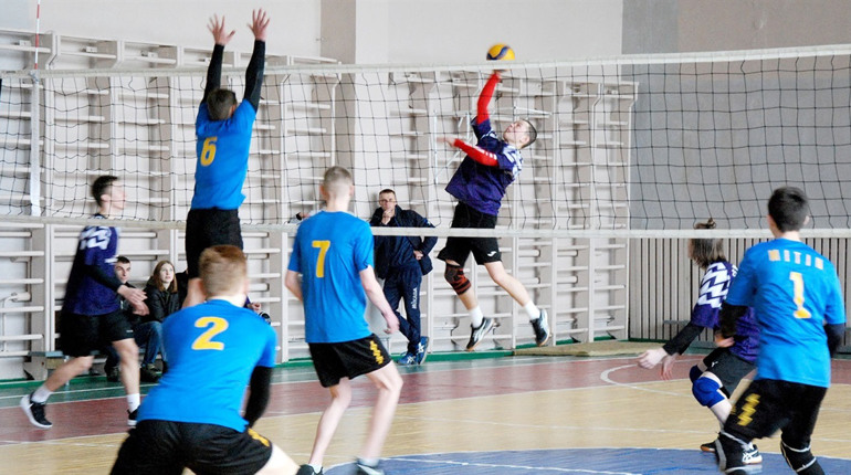 У Глухові відбувся чемпіонат із волейболу памʼяті військового-випускника Євгена Ковальчука