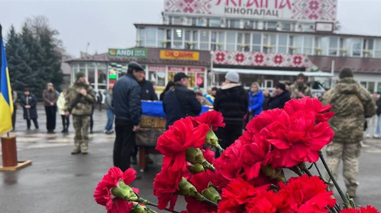 Первомайськ попрощався із захисником України Олександром Мельничуком