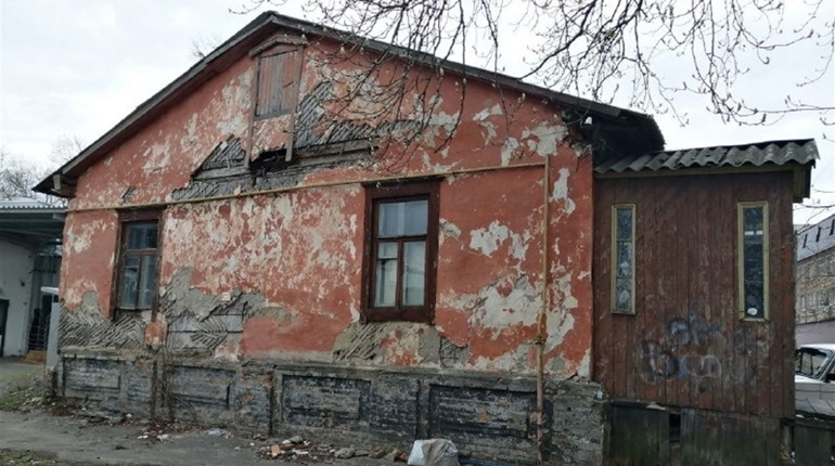 Архітектурний «привид» у центрі міста: чому не реставрують колишній районний Будинок культури