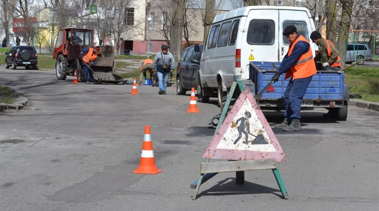 Чому обіцяний ямковий ремонт до Великодня в Южноукраїнську так і не виконали?