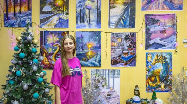 «Справжня зима»: художниця з Глухова завершила цикл картин про пори року яскравою виставкою
