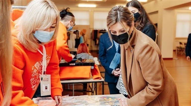 Елена Зеленская приобрела для сына футболку с принтом от социальных предприятий Мелитополя