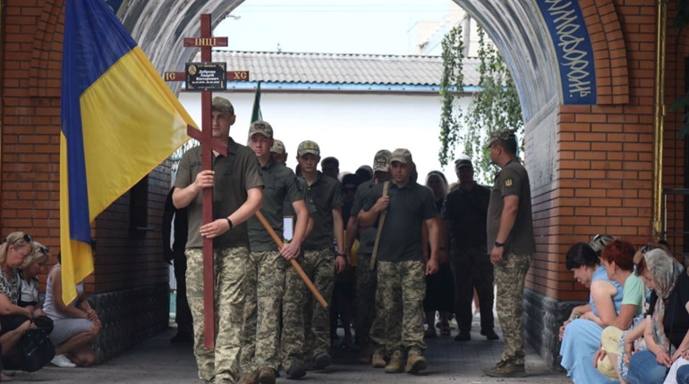 Громада Сміли прощалася із захисником Дубровою Андрієм