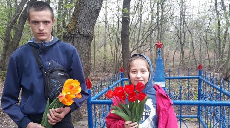Шануймо пам’ять не стрічками і маршами, а впорядкуванням могил
