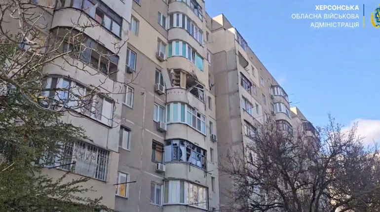 На Херсонщині армія рф завдала ударів по житлових кварталах, критичній та соціальній інфраструктурі