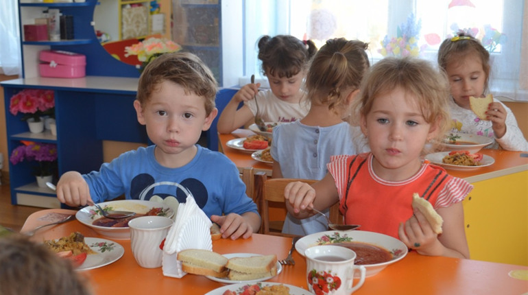 Чим годують малюків у біляївських дитсадках: сім фото