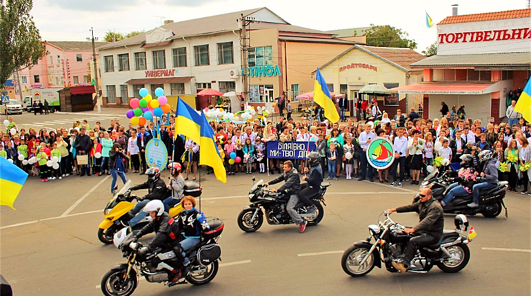 Було - стало: На День міста біляївцям показали оновлений фасад універмагу