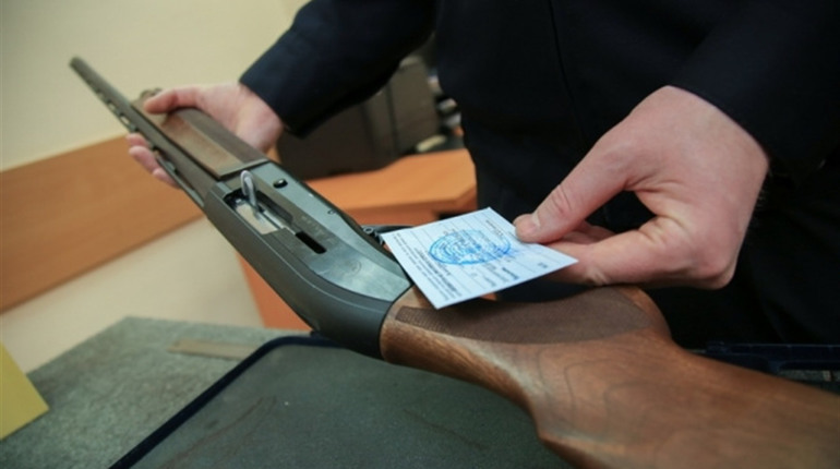 Здали дев’ятнадцять одиниць зброї і сорок штук боєприпасів: жителі Біляївки та околиць роззброюються