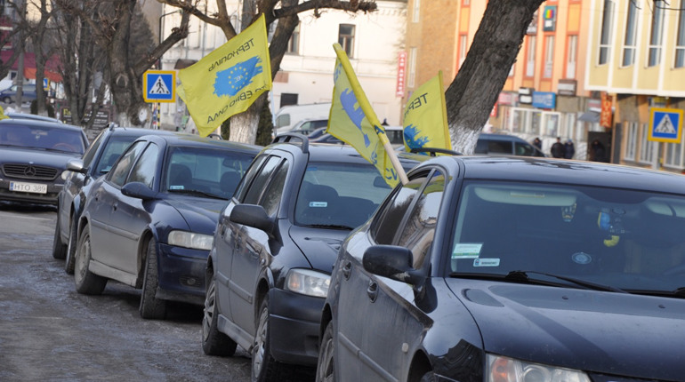 Активісти на єврономерах влаштували автопробіг через Кременець та Почаїв