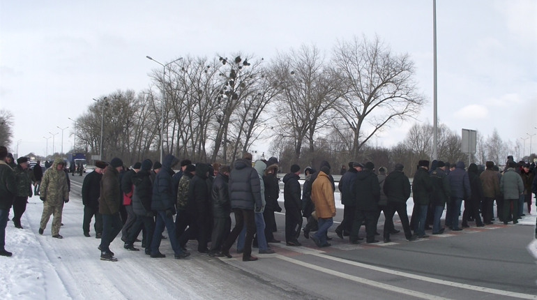 Новоградські пенсіонери перекрили трасу Київ–Чоп