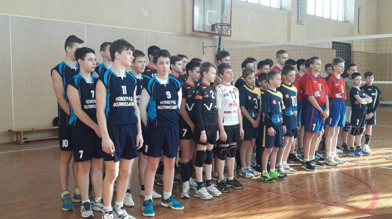 Новоградські волейболісти привезли золото