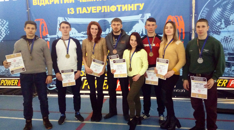 8 медалей і 4 рекорди: новоградські пауерліфтери змагалися у Луцьку