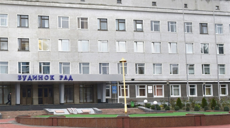 Міські депутати передумали будувати стоянку біля Будинку рад. На що витратять 500 тисяч гривень