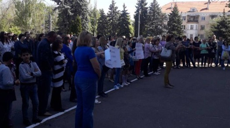 Новокаховські вчителі збунтувалися проти зменшення фінансування шкіл