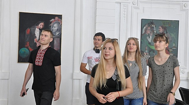 Херсонський художній музей запрошує до «колиски часу» (фото)