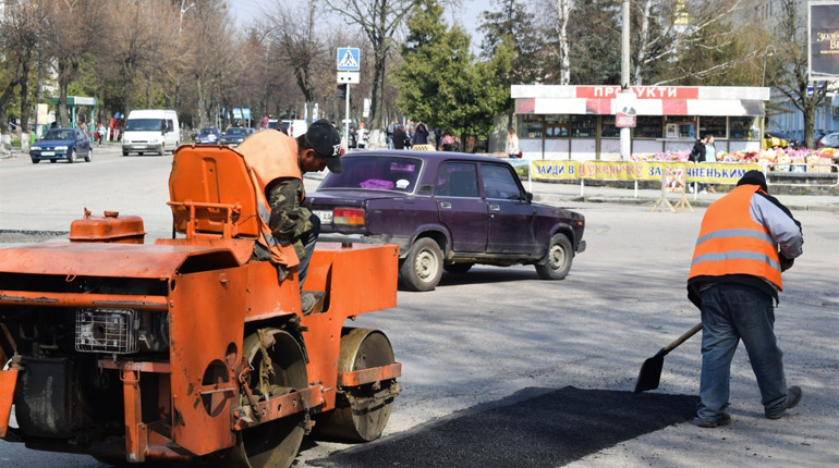 На ремонт доріг Новограда вже витратили майже 800 тисяч гривень