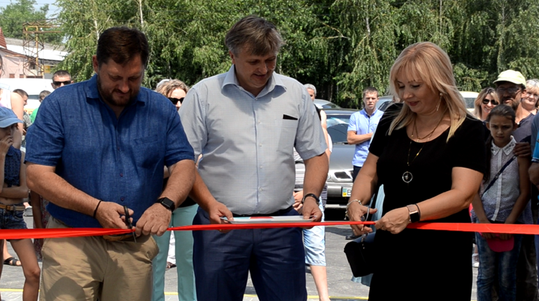 Урочисто відкрили: автолюбителі протестували послуги нової автомийки Lux Wash