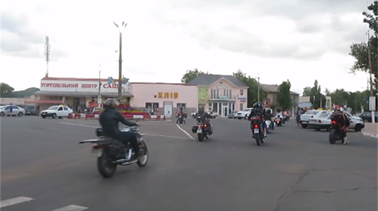Байкери побували на святі випускників у Біляївці (відео)