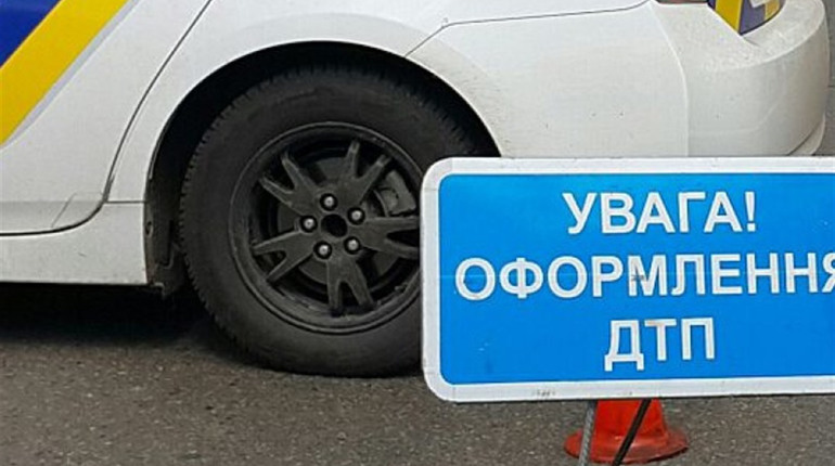  У Новограді мотоцикліст в'їхав у паркан