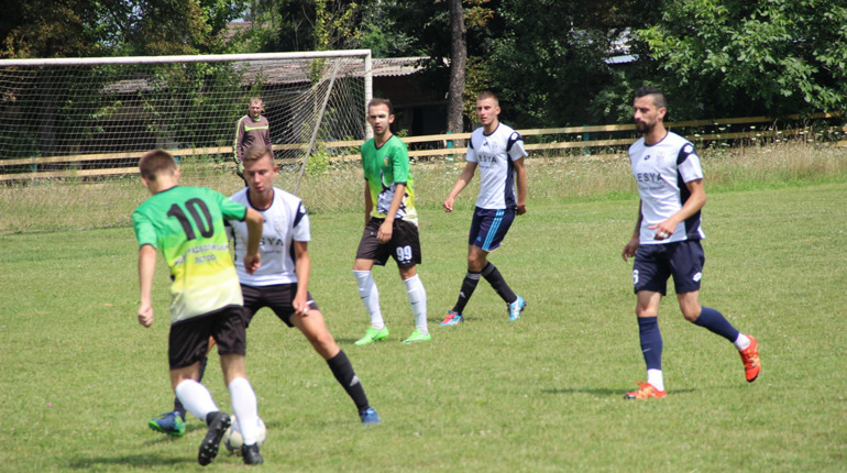 Футбольний вікенд у районі: "Моноліт" знову втрачає очки, гольова феєрія у Майстрові