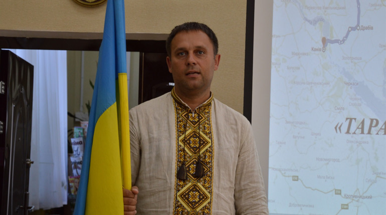 У Сватовому побував відомий мандрівник, що пішки йде 800 кілометрів Східною Україною