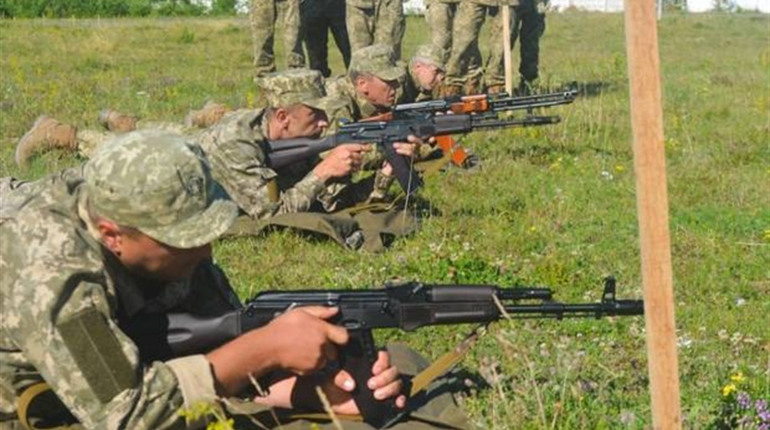 З військової частини в Новограді-Волинському вкрали п'ять автоматів