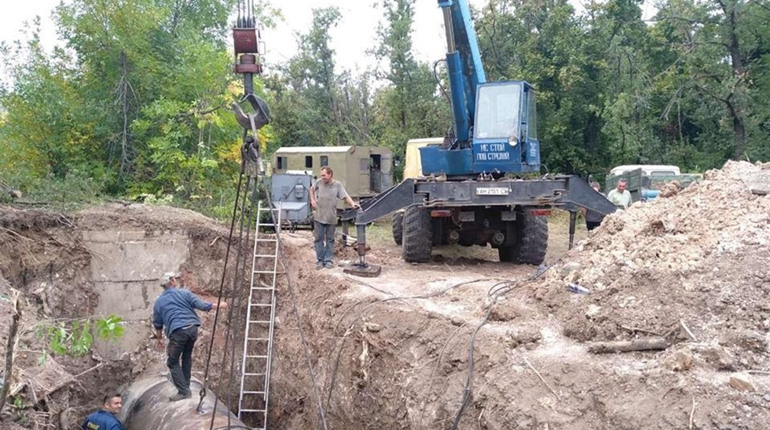 Ремонт водогону на Волноваху зупинили: аварійна бригада потрапила під обстріл