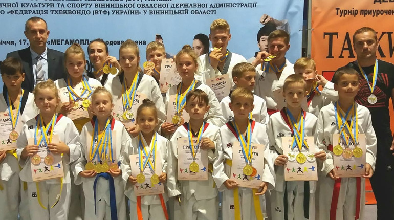 43 нагороди на 18 спортсменів: новоградські тхеквондисти стали кращими у Вінниці