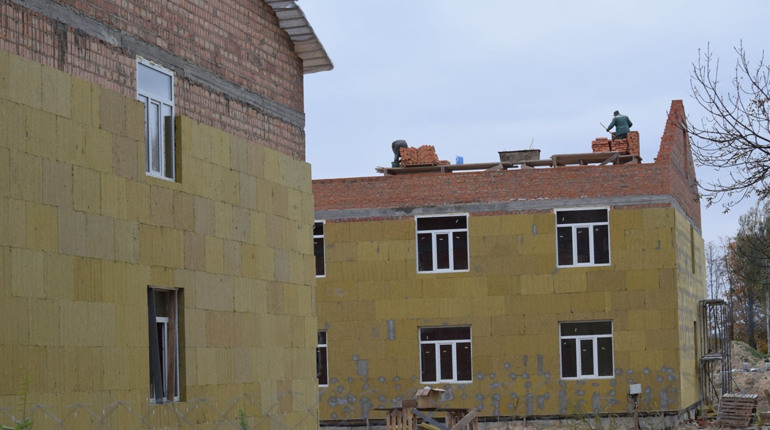 У Новограді добудовують гуртожитки для військових