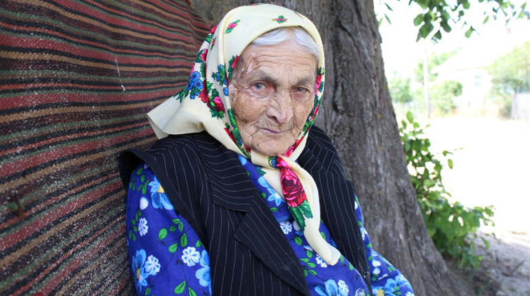 90-літня бабуся з Городця не вміє читати, але цитує біблію напам’ять