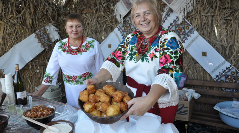 Фоторепортаж: як на 14 жовтня фестивалили у Шманьківцях 