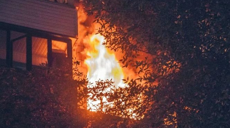 Пожежа у п’ятиповерхівці. У вогні загинула жінка