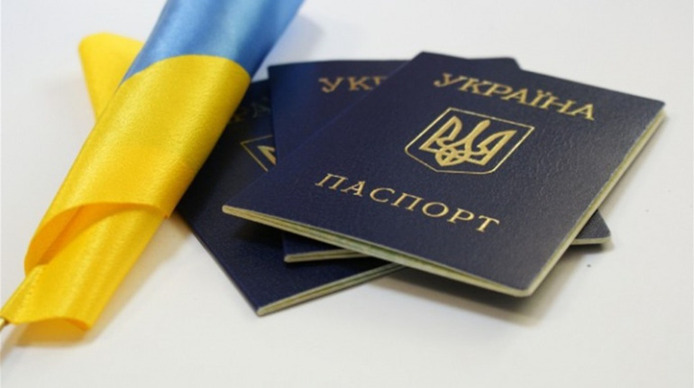 Нові правила вклеювання фото у паспорт