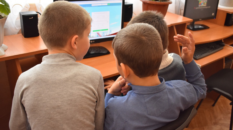 В Нижньосірогозькій бібліотеці можна безкоштовно пройти навчання з основ комп’ютерної грамотності