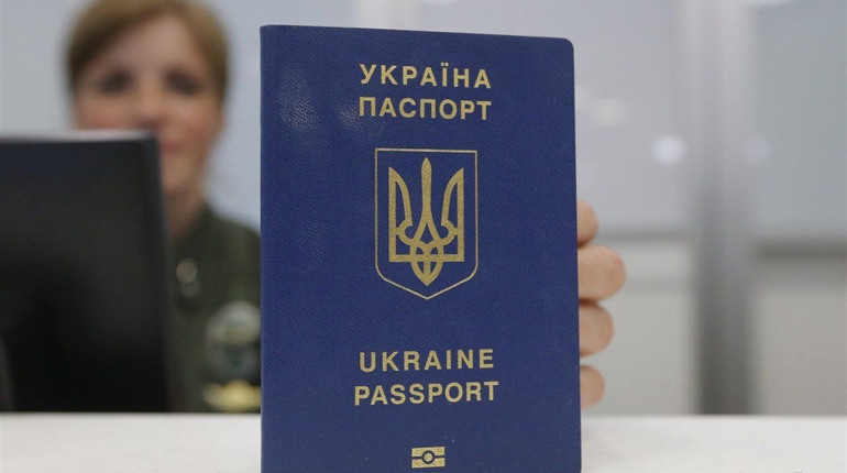 Пояснюємо на пальцях: як отримати закордонний паспорт
