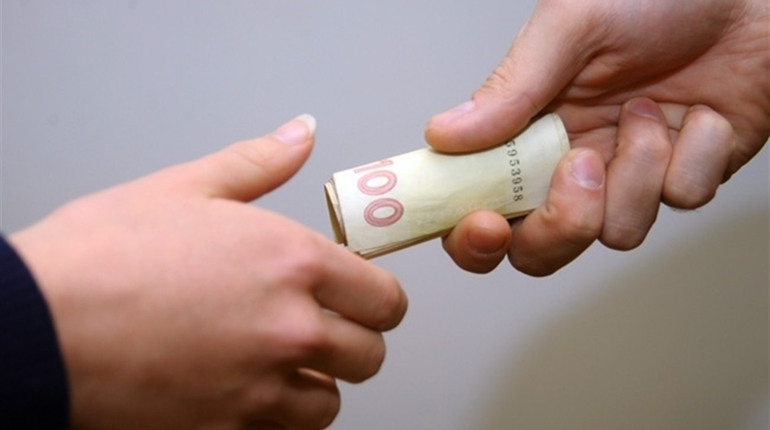 Підприємець не оформив продавця і отримав штраф у сумі 111 тисяч гривень
