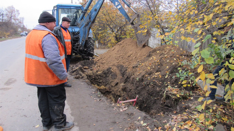 У Сватовому чотири мікрорайони другий день без води. Ми дізналися чому 