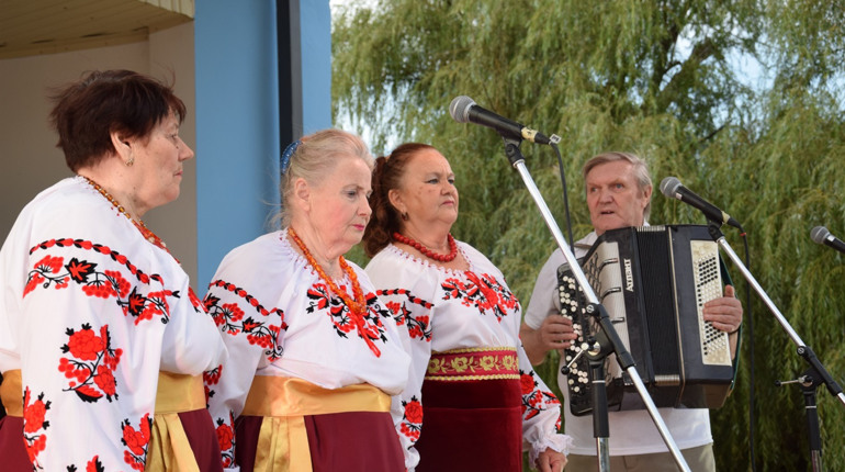 Тріо "Калинонька" відсвяткувало двадцять років на троїцькій сцені