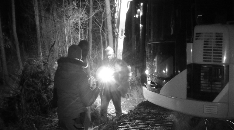 Копали екскаватором бурштин у Рафалівському лісництві і попалися