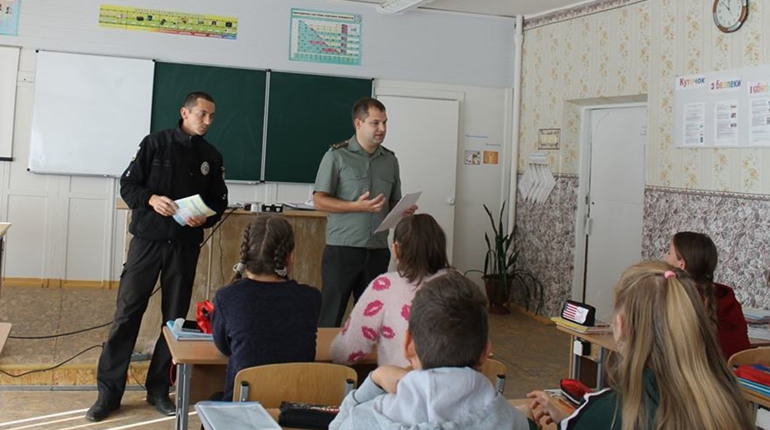 Поліцейські провели зі школярами бесіду про булінг