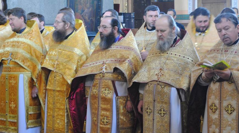Поліція та СБУ обшукали будівлі Новоград-Волинської єпархії УПЦ МП: що сталося