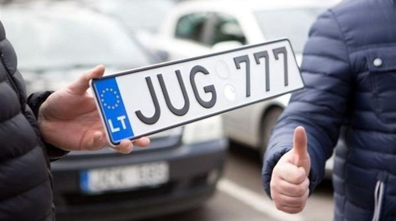 У Володимирці за день легалізували перших 3 іномарки на єврономерах